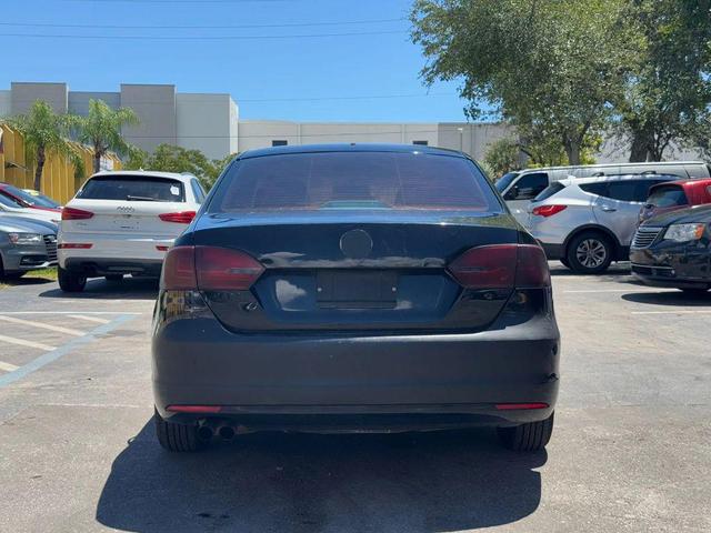 Photo of 2014 Black Uni Volkswagen Jetta