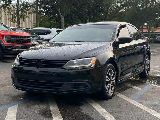 Photo of 2014 Black Uni Volkswagen Jetta