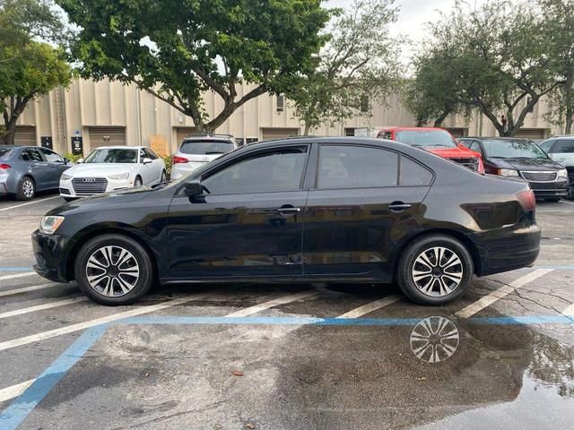 Photo of 2014 Black Uni Volkswagen Jetta
