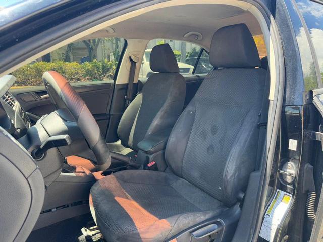 Photo of 2014 Black Uni Volkswagen Jetta