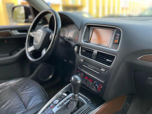 Photo of 2009 Brilliant Black Audi Q5