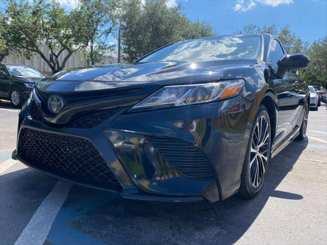 Photo of 2018 Midnight Black Metallic Toyota Camry