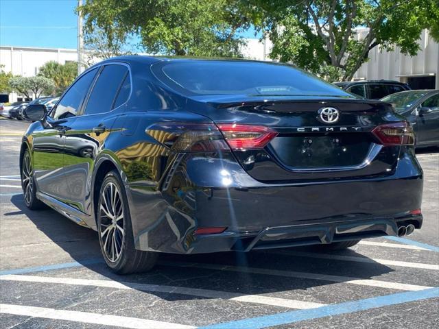 Photo of 2018 Midnight Black Metallic Toyota Camry