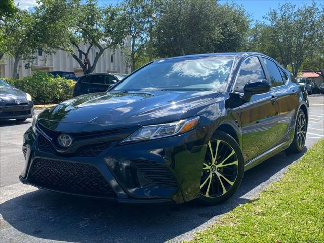 Photo of 2018 Midnight Black Metallic Toyota Camry