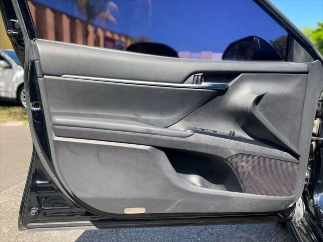 Photo of 2018 Midnight Black Metallic Toyota Camry