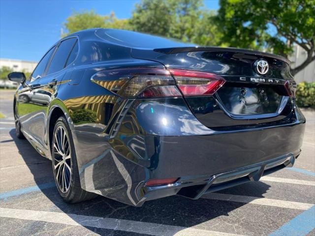 Photo of 2018 Midnight Black Metallic Toyota Camry