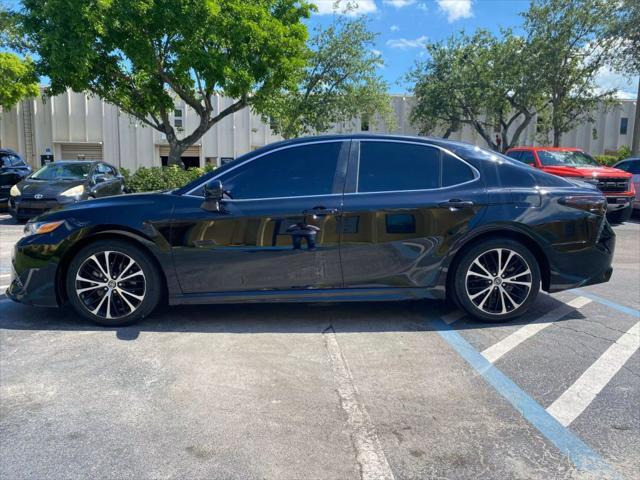 Photo of 2018 Midnight Black Metallic Toyota Camry