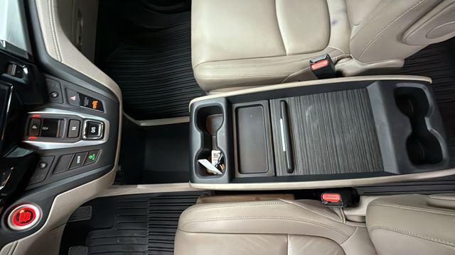 Photo of 2018 White Diamond Pearl Honda Odyssey