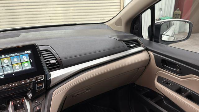 Photo of 2018 White Diamond Pearl Honda Odyssey