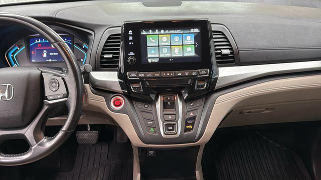 Photo of 2018 White Diamond Pearl Honda Odyssey