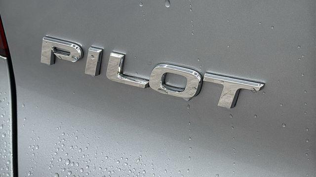 Photo of 2022 Lunar Silver Metallic Honda Pilot