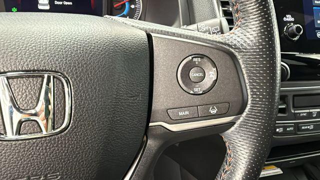 Photo of 2022 Lunar Silver Metallic Honda Pilot