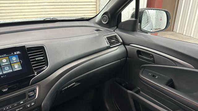 Photo of 2022 Lunar Silver Metallic Honda Pilot