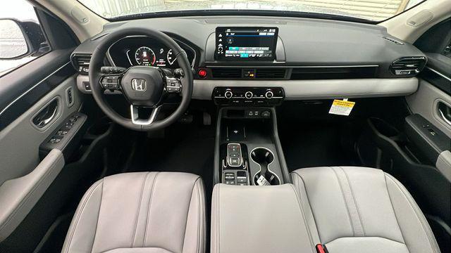 Photo of 2025 Nh-830mx Honda Pilot