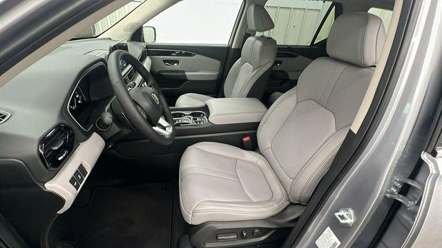 Photo of 2025 Nh-830mx Honda Pilot