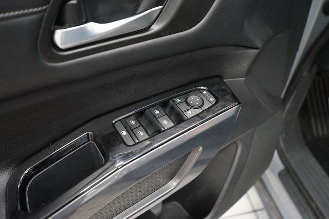 Photo of 2022 Solid Gray/Super Black Nissan Pathfinder