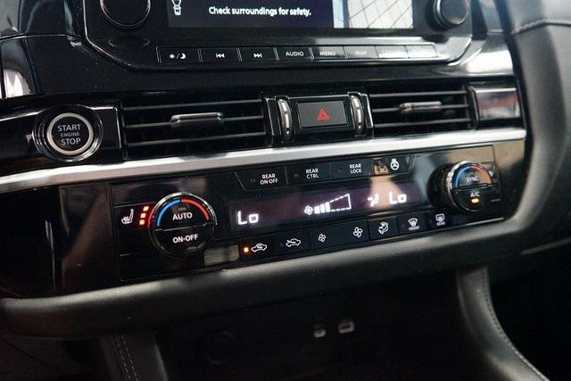 Photo of 2022 Solid Gray/Super Black Nissan Pathfinder