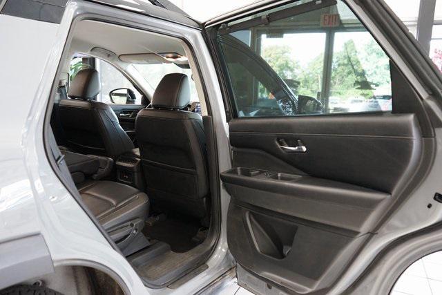Photo of 2022 Solid Gray/Super Black Nissan Pathfinder