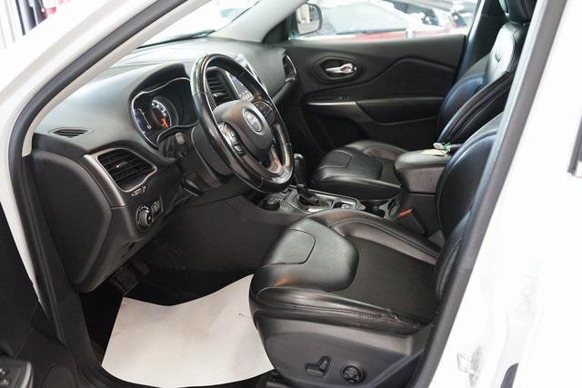 Photo of 2020 Bright White Clearcoat Jeep Cherokee