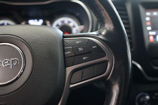 Photo of 2020 Bright White Clearcoat Jeep Cherokee