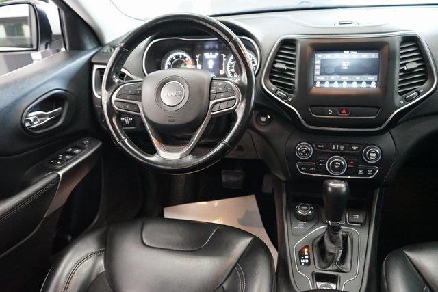 Photo of 2020 Bright White Clearcoat Jeep Cherokee