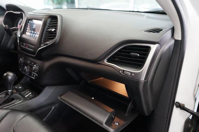 Photo of 2020 Bright White Clearcoat Jeep Cherokee