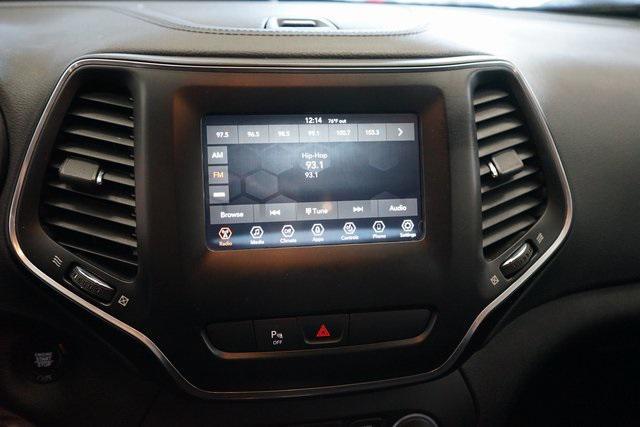 Photo of 2020 Bright White Clearcoat Jeep Cherokee