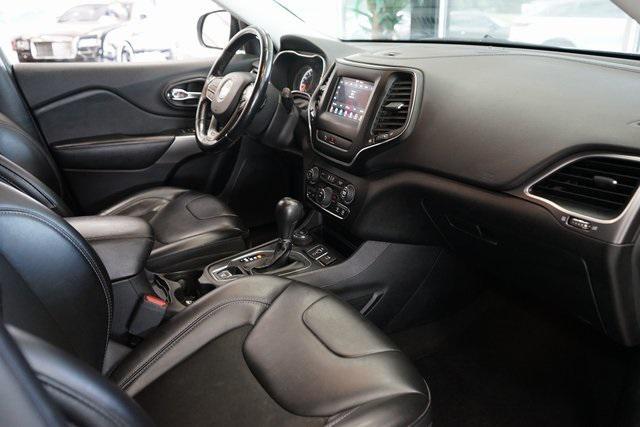 Photo of 2020 Bright White Clearcoat Jeep Cherokee