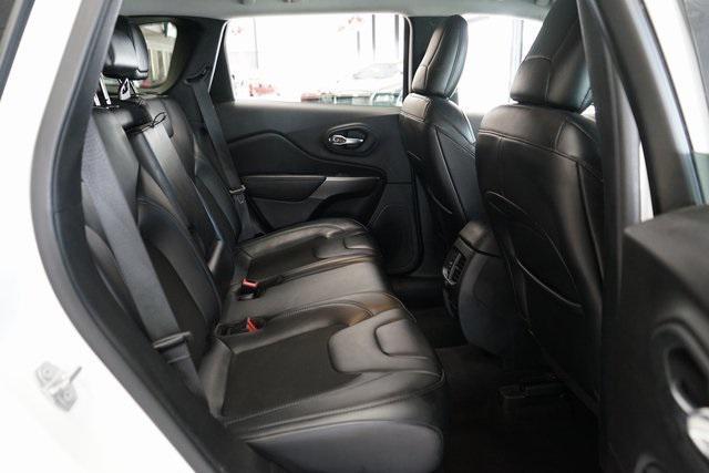 Photo of 2020 Bright White Clearcoat Jeep Cherokee