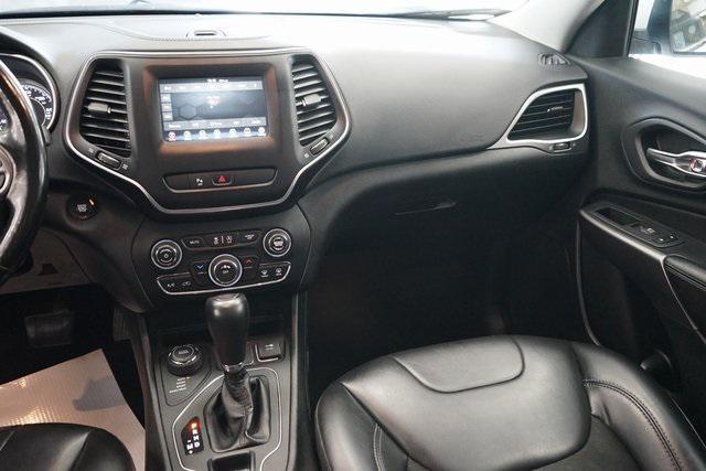 Photo of 2020 Bright White Clearcoat Jeep Cherokee