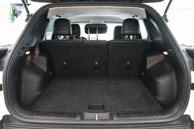 Photo of 2020 Bright White Clearcoat Jeep Cherokee