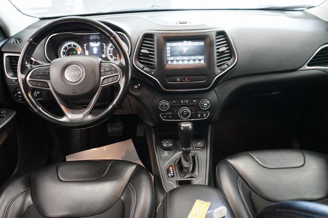 Photo of 2020 Bright White Clearcoat Jeep Cherokee