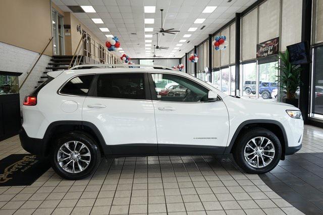 Photo of 2020 Bright White Clearcoat Jeep Cherokee