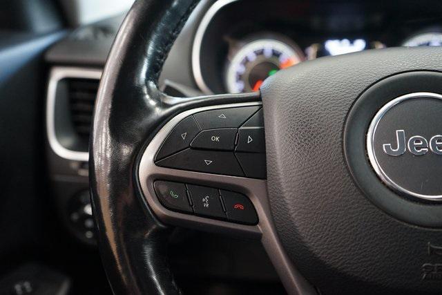 Photo of 2020 Bright White Clearcoat Jeep Cherokee