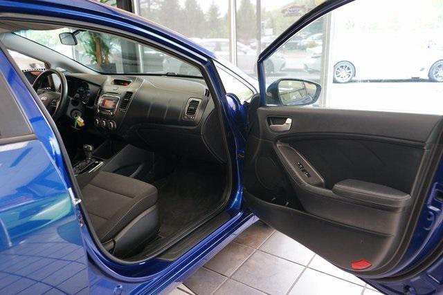 Photo of 2018 Deep Sea Blue Kia Forte