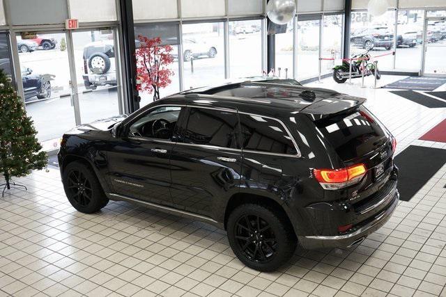 Photo of 2014 Brilliant Black Crystal Pearlcoat Jeep Grand Cherokee