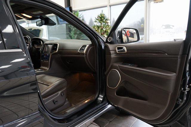 Photo of 2014 Brilliant Black Crystal Pearlcoat Jeep Grand Cherokee