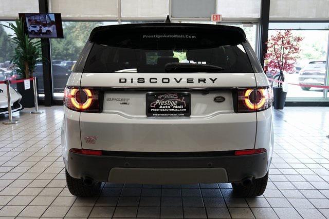 Photo of 2017 Indus Silver Metallic Land Rover Discovery Sport