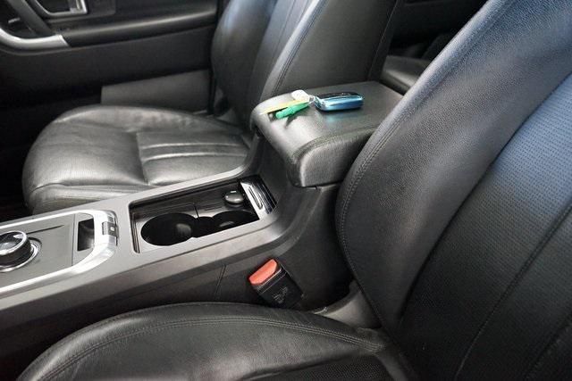Photo of 2017 Indus Silver Metallic Land Rover Discovery Sport