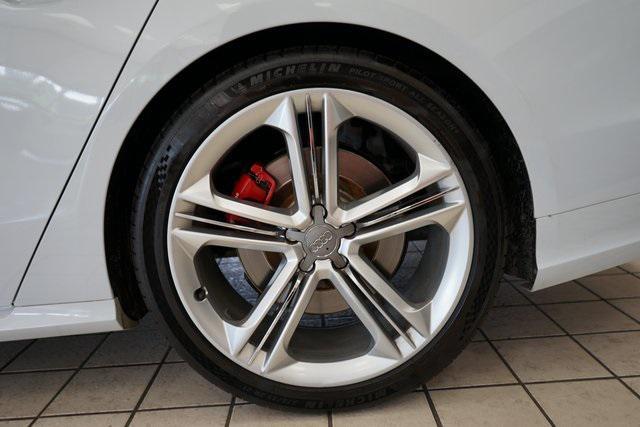 Photo of 2015 Glacier White Metallic Audi S8