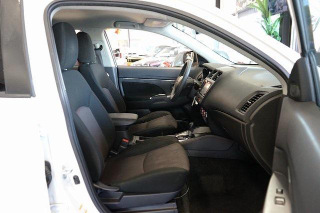 Photo of 2018 Diamond White Pearl Mitsubishi Outlander Sport