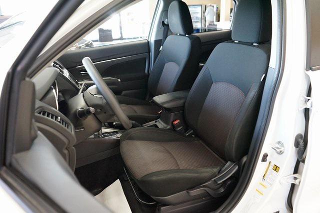 Photo of 2018 Diamond White Pearl Mitsubishi Outlander Sport