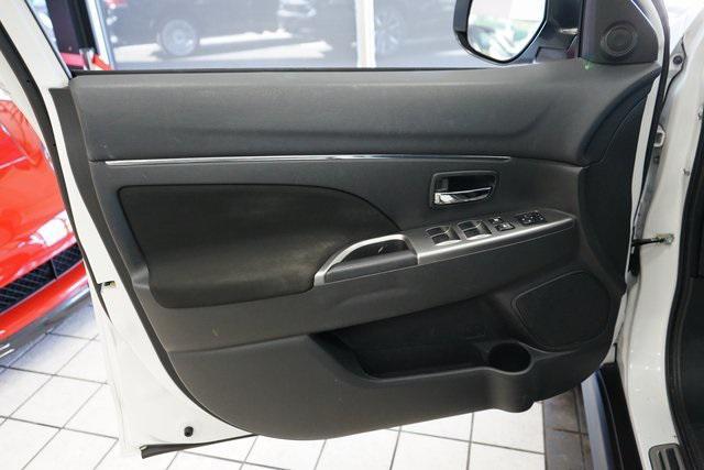 Photo of 2018 Diamond White Pearl Mitsubishi Outlander Sport