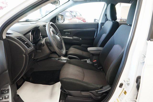Photo of 2018 Diamond White Pearl Mitsubishi Outlander Sport