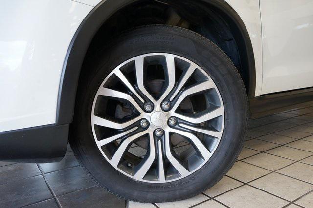 Photo of 2018 Diamond White Pearl Mitsubishi Outlander Sport