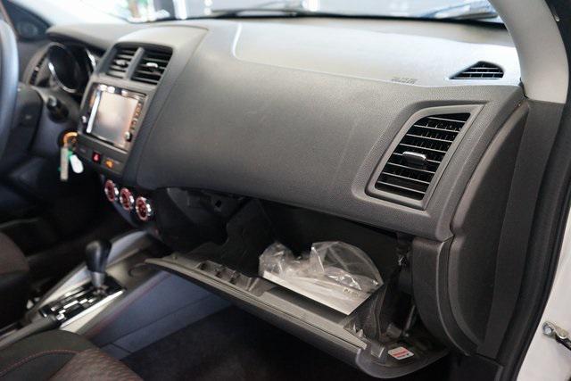Photo of 2018 Diamond White Pearl Mitsubishi Outlander Sport
