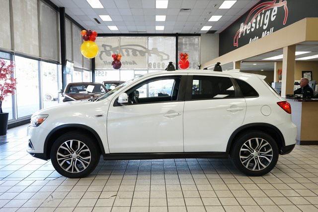 Photo of 2018 Diamond White Pearl Mitsubishi Outlander Sport