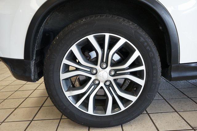 Photo of 2018 Diamond White Pearl Mitsubishi Outlander Sport
