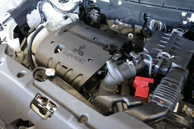 Photo of 2018 Diamond White Pearl Mitsubishi Outlander Sport