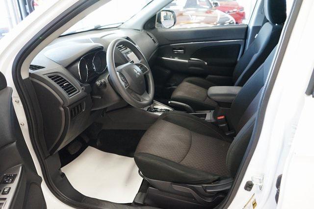 Photo of 2018 Diamond White Pearl Mitsubishi Outlander Sport